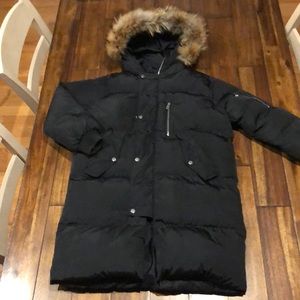 Extra long women’s down coat with fur detail